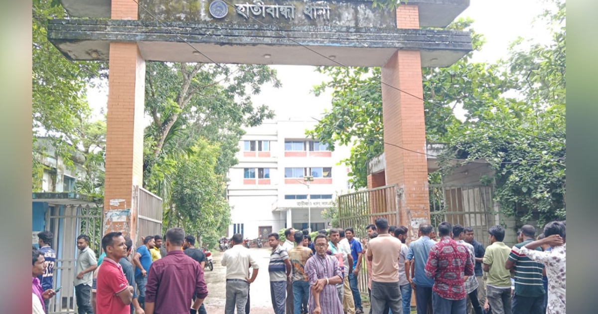 নামের মিল থাকায় রাতভর স্বেচ্ছাসেবক দলের নেতাকে থানায় আটকে রাখলেন ওসি