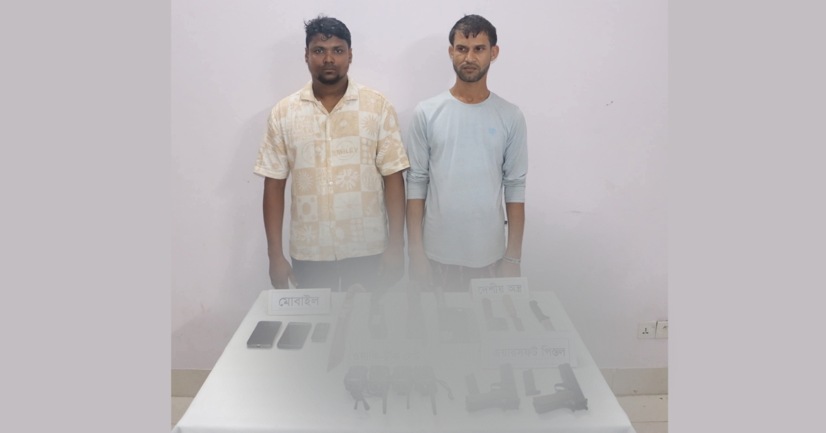 কুমিল্লা সদর দক্ষিণ থেকে অস্ত্রসহ দুই দুষ্কৃতকারী আটক : উদ্ধার খেলনা পিস্তল ও ওয়াকিটকি
