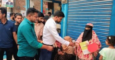 এইচএসসি পরীক্ষার্থীদের মধ্যে ছাত্রদলের পানি ও খাবার সেলাইন বিতরণ