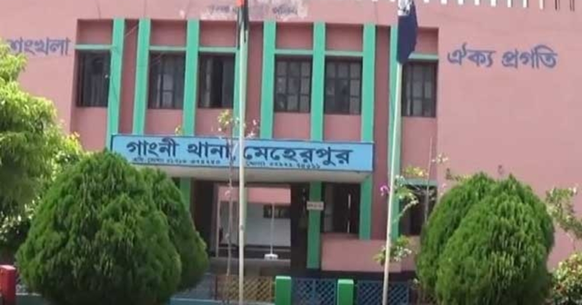 গাংনীতে বিএনপি নেতার পরিত্যক্ত ঘর থেকে পিস্তল ও ককটেল উদ্ধার