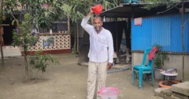 গোলাপ জলে গোসল করে নেতা বললেন "আর আ.লীগ করবো না