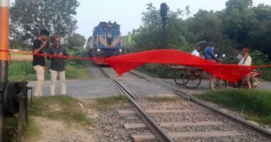 রাজশাহীতে রেলপথ অবরোধ, সারাদেশের সঙ্গে ট্রেন যোগাযোগ বন্ধ