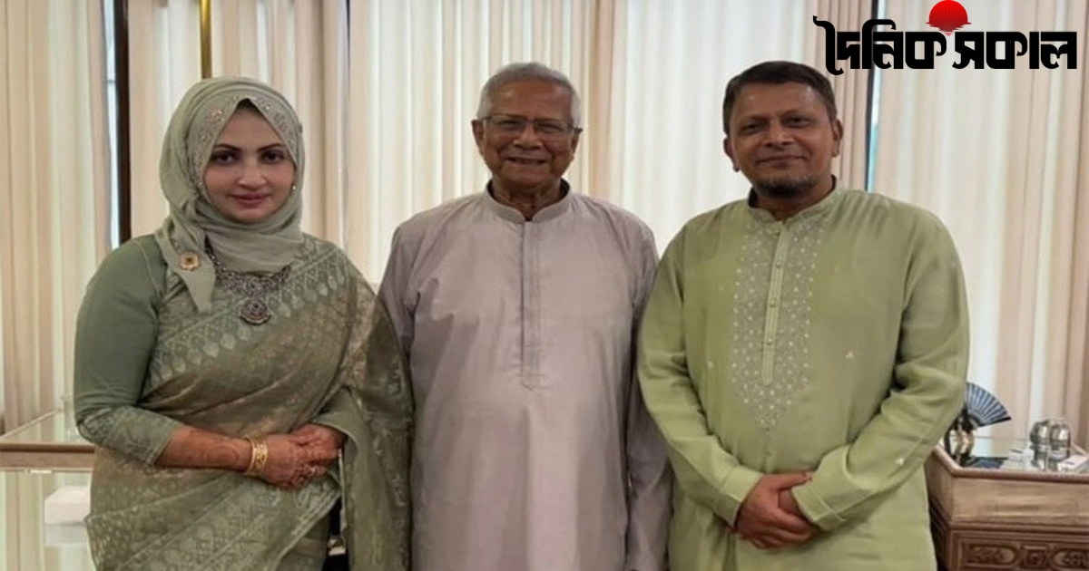 সেনা প্রধানের পর ড. ইউনূসের সাথে সস্ত্রীক সাক্ষাৎ করলেন নৌবাহিনী প্রধান