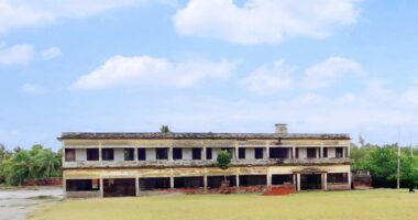 ভাঙন কব‌লিত কয়রার গোবিন্দপুর, দশহা‌লিয়ায় নেই কোন আশ্রয় কেন্দ্র