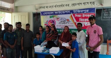 শিক্ষার্থীদের বিদ্যালয়মুখী করতে শিক্ষা উপকরণ বিতরণ করল সোস্যাল ফাউন্ডেশন উজিরপুর