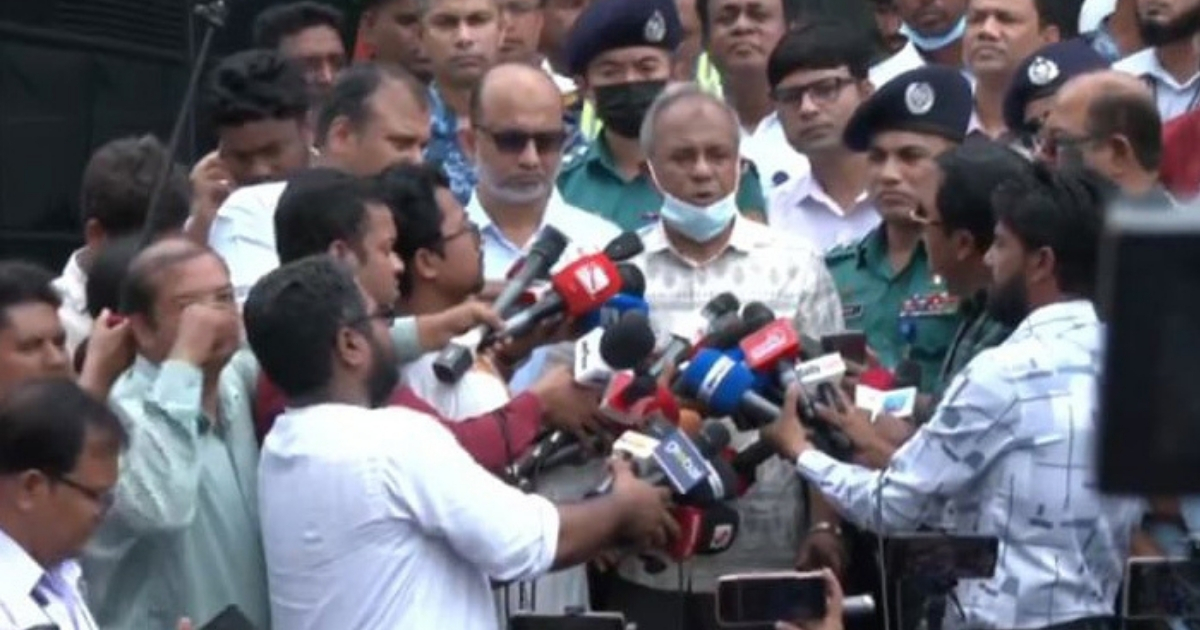 মালয়েশিয়া থেকে ফেরত পাঠানো ব্যক্তিরা জঙ্গি নয় : স্বরাষ্ট্র উপদেষ্টা