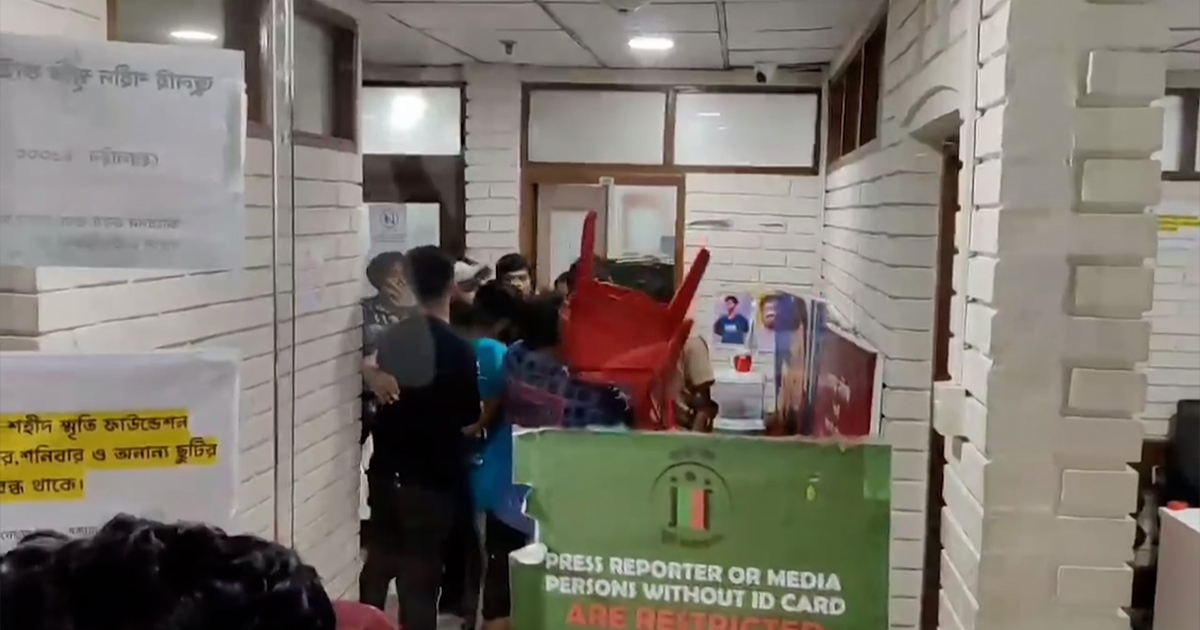 জুলাই শহীদ স্মৃতি ফাউন্ডেশনের অফিসে ভাঙচুর