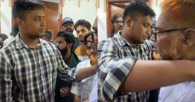 কাঁদলেন হাসনাত, কাঁদালেন হাজারও মানুষকে