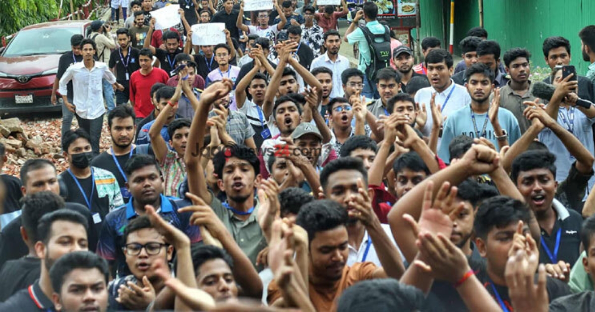 ৬ দফা দাবিতে মাইলস্টোন কলেজ শিক্ষার্থীদের আন্দোলনের ডাক
