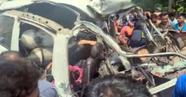 নাটোরে মাইক্রোবাস-ট্রাক সংঘর্ষে ৫ জন নিহত