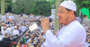 চাঁদাবাজ-খুনিদের বাংলার জমিনে দাঁড়াতে দেওয়া যাবে না : চরমোনাই পীর