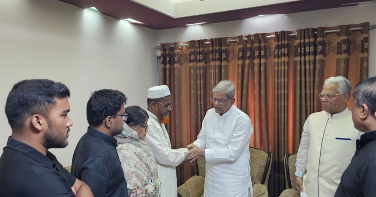 বিমান দুর্ঘটনায় নিহত পাইলট তৌকিরের বাসভবনে মির্জা ফখরুল