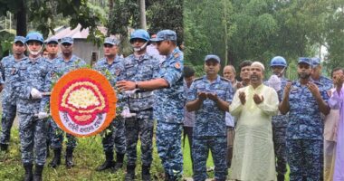 বিমান বিধ্বস্তে নিহত হুমাইরা ও তানভীরের সমাধিতে বিমানবাহিনীর শ্রদ্ধা নিবেদন 