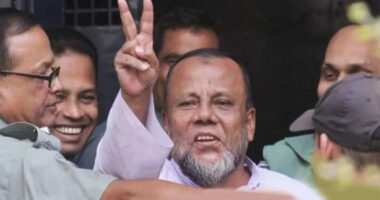 মানবতাবিরোধী অপরাধের মামলায় মৃত্যুদণ্ড থেকে খালাস পেলেন আ.লীগ নেতা মোবারক