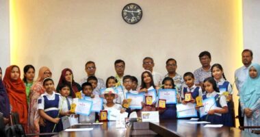 কবি নজরুল বিশ্ববিদ্যালয় স্কুলের ১৪ শিক্ষার্থীকে বৃত্তি প্রদান
