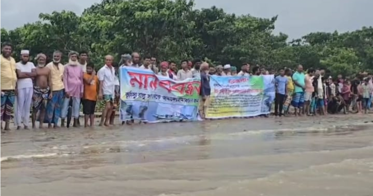 মুন্সিগঞ্জে ভিটে-মাটি রক্ষায় আবারো মেঘনা পাড়ে জনতা, বালুকাটা বন্ধের দাবিতে মানববন্ধন