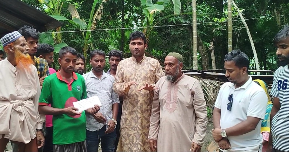 অগ্নিকাণ্ডে ক্ষতিগ্রস্ত পরিবারকে তারেক রহমানের পক্ষ থেকে আর্থিক সহায়তা