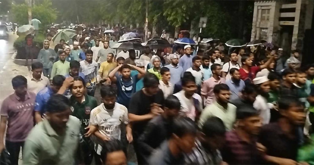 ‘তুমি কে আমি কে রাজাকার রাজাকার’ স্লোগানে ফের উত্তাল ঢাবি