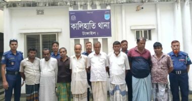 কালিহাতীতে পুলিশের অভিযানে ৮ জুয়াড়ি গ্রেফতার