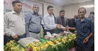 টাঙ্গাইলে দুই যুগ পর এসডিএস এনজিও'র টাকা ফেরত পাচ্ছে গ্রাহকরা