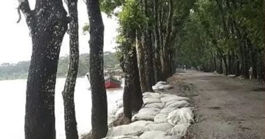 রামনাবাদ নদীর পাড়ে টেকসই বেড়িবাঁধ এর অভাবে আন্তঃজেলা যোগাযোগ বন্ধ