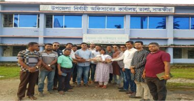 তালার ইউএনওকে বিভাগের শ্রেষ্ঠ নির্বাচিত হওয়ায় প্রেসক্লাবের ফুলেল শুভেচ্ছা