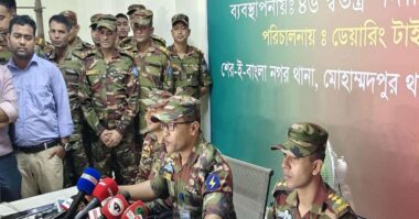 নিউ মার্কেট থেকে অস্ত্র ভাড়া ও ফ্রি হোম ডেলিভারির চাঞ্চল্যকর তথ্য
