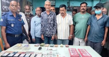 টাঙ্গাইলে জুয়ার আসর থেকে উপজেলা বিএনপির সভাপতিসহ ৩৪ জন আটক