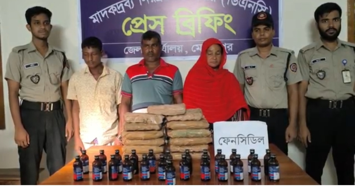 মেহেরপুরে ১৪০ বোতল ফেনসিডিলসহ তিন মাদক কারবারি আটক