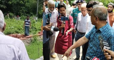 কীসের এক নম্বর ? এ কী ইট লাগাইছেন আপনারা ?শহীদদের কবরের ওপর এভাবে দুর্নীতি করছেন ?