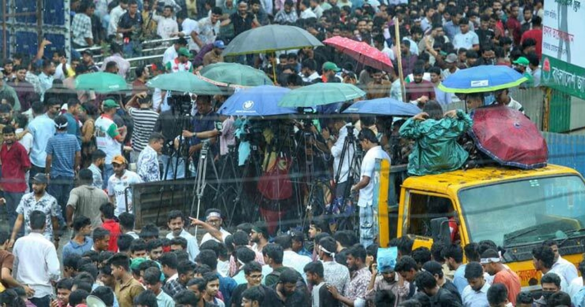 বৃষ্টি উপেক্ষা করেই জনসমুদ্রে পরিণত হয়েছে শাহবাগে ছাত্রদলের মহাসমাবেশ