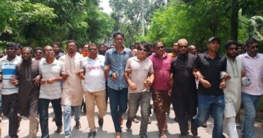 আ.লীগ নেতাদের বিরুদ্ধে দায়ের করা মামলায় বিএনপি নেতাকর্মী আসামি প্রতিবাদে বিক্ষোভ বাদীর শাস্তি দাবী