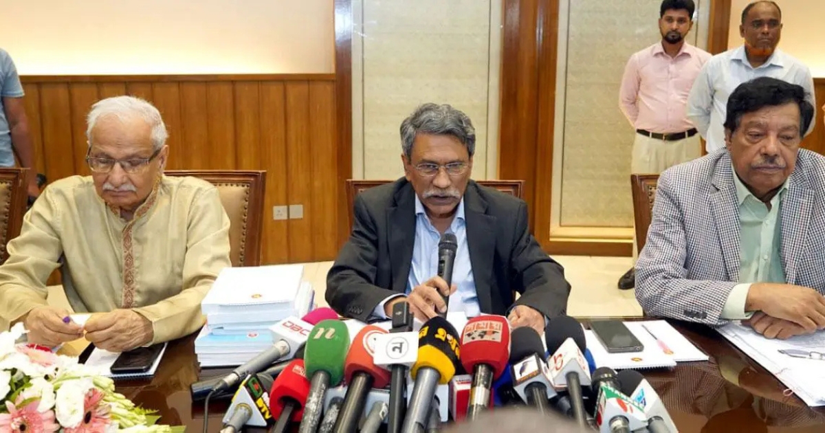 দেশ চালাবেন রাজনীতিবিদরা,অন্তর্বর্তী সরকার না : আলী রীয়াজ