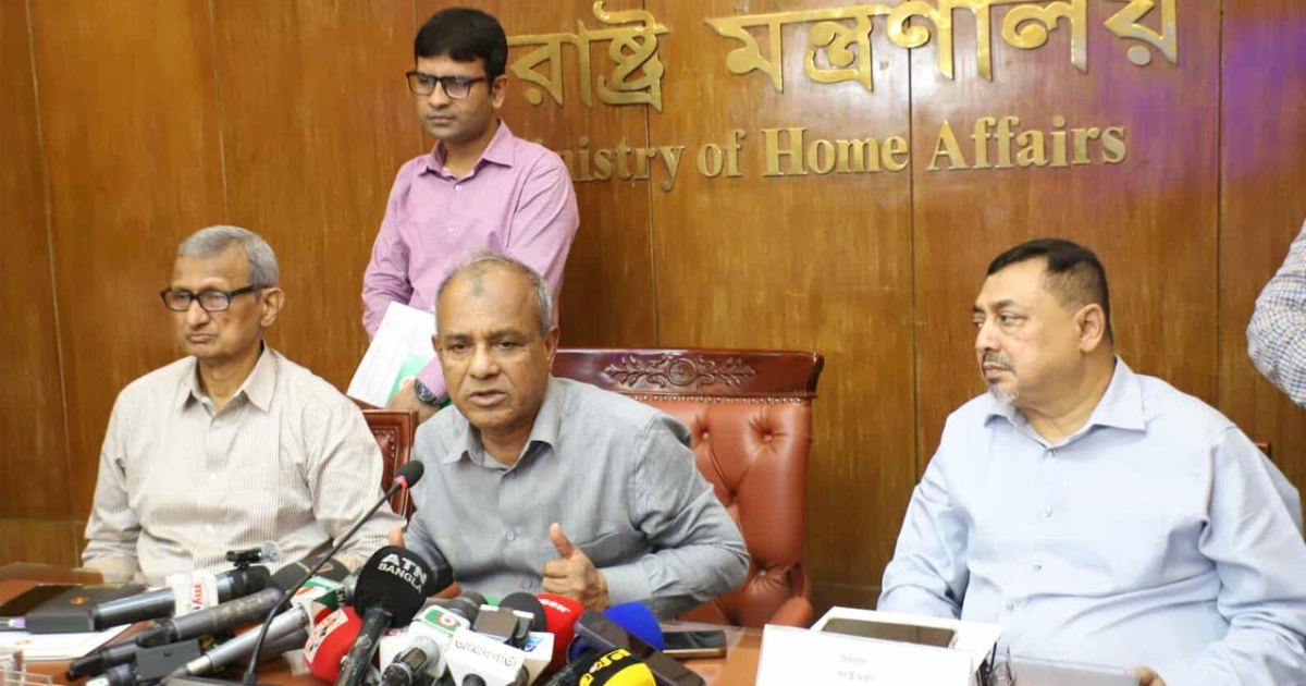 ভোটের আগে সব এসপি-ওসি বদলি হবেন লটারির মাধ্যমে : স্বরাষ্ট্র উপদেষ্টা