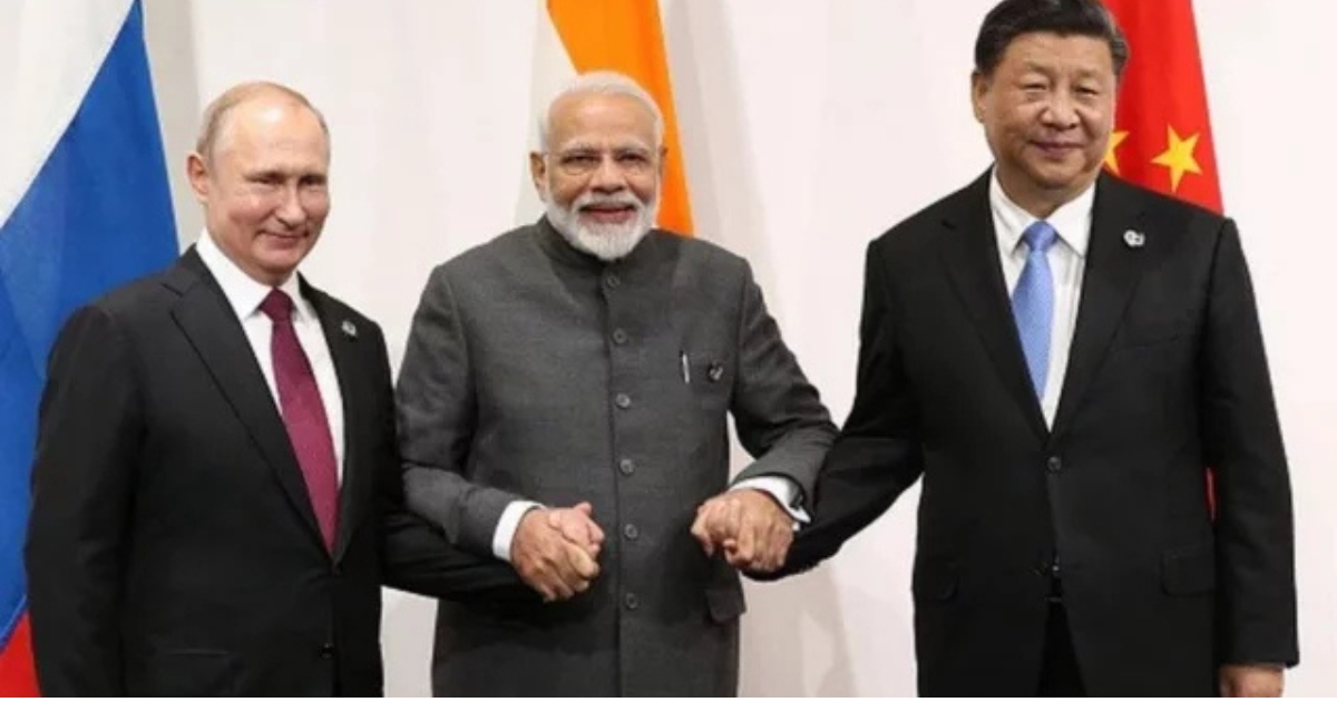 যুক্তরাষ্ট্রের হুমকি উপেক্ষা করে এক হচ্ছে রাশিয়া-চীন ও ভারত !