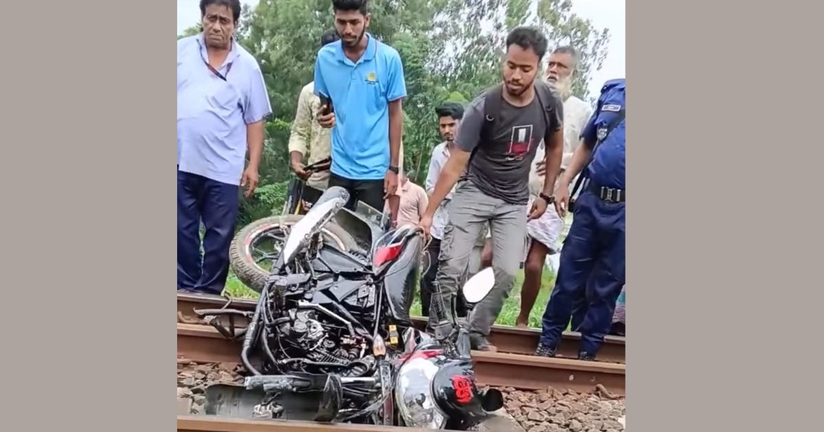 টাঙ্গাইলের ট্রেনের ধাক্কায় প্রাণ গেল মোটরসাইকেল আরোহীর