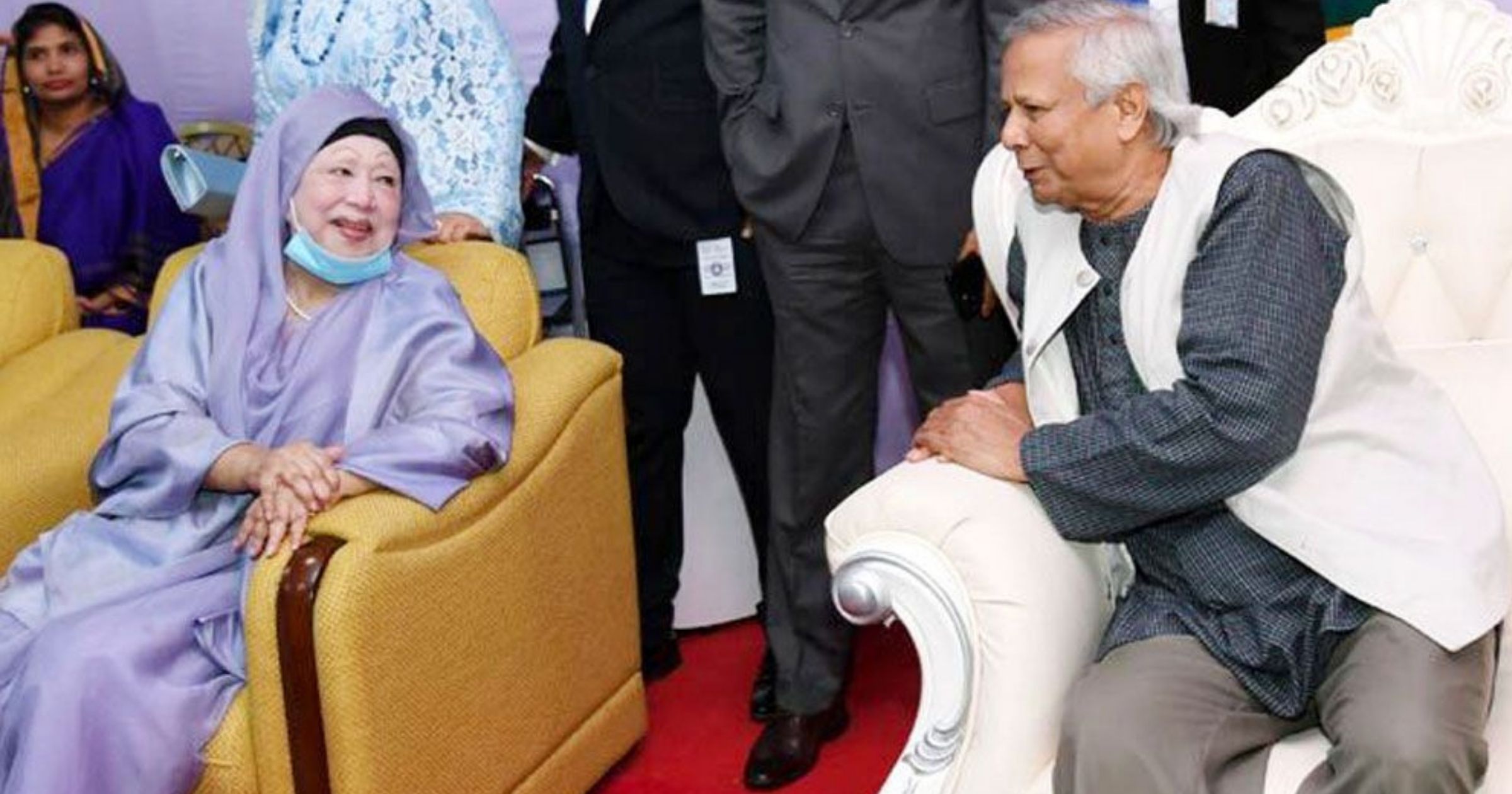 খালেদা জিয়ার জন্মদিনে ফুল পাঠালেন প্রধান উপদেষ্টা