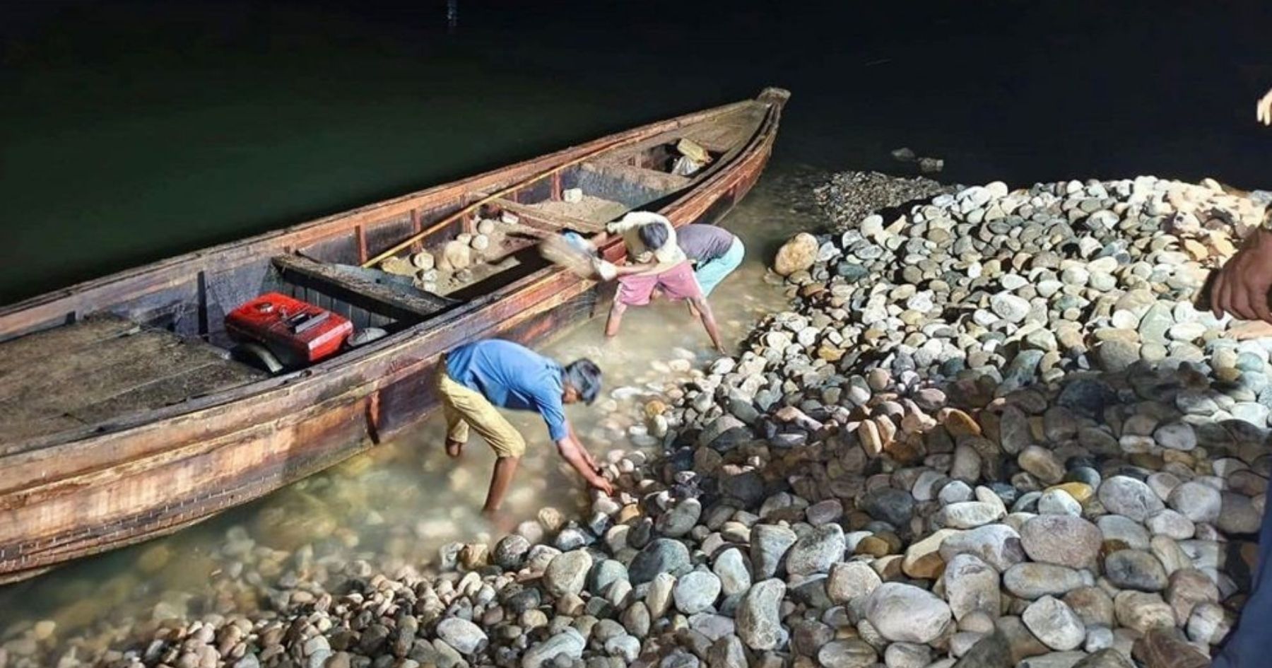 সিলেটের ভোলাগঞ্জে পাথর লুটের ঘটনায় ৫ জন আটক