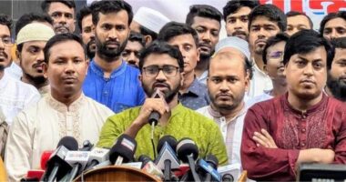 হাসিনাকে ডাকসুর আজীবন সদস্য করার প্রস্তাবে ভেটো দেওয়ায় শুরু হয় একের পর এক হামলা