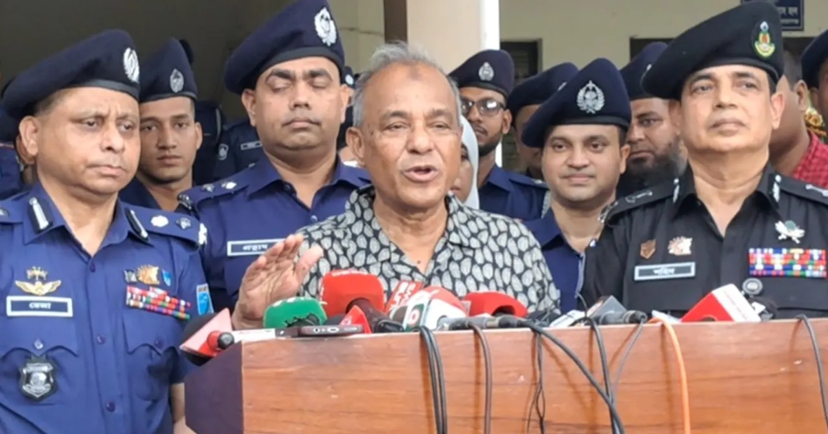 নির্বাচনের আগেই লুট হওয়া সব অস্ত্র উদ্ধার করা হবে : স্বরাষ্ট্র উপদেষ্টা