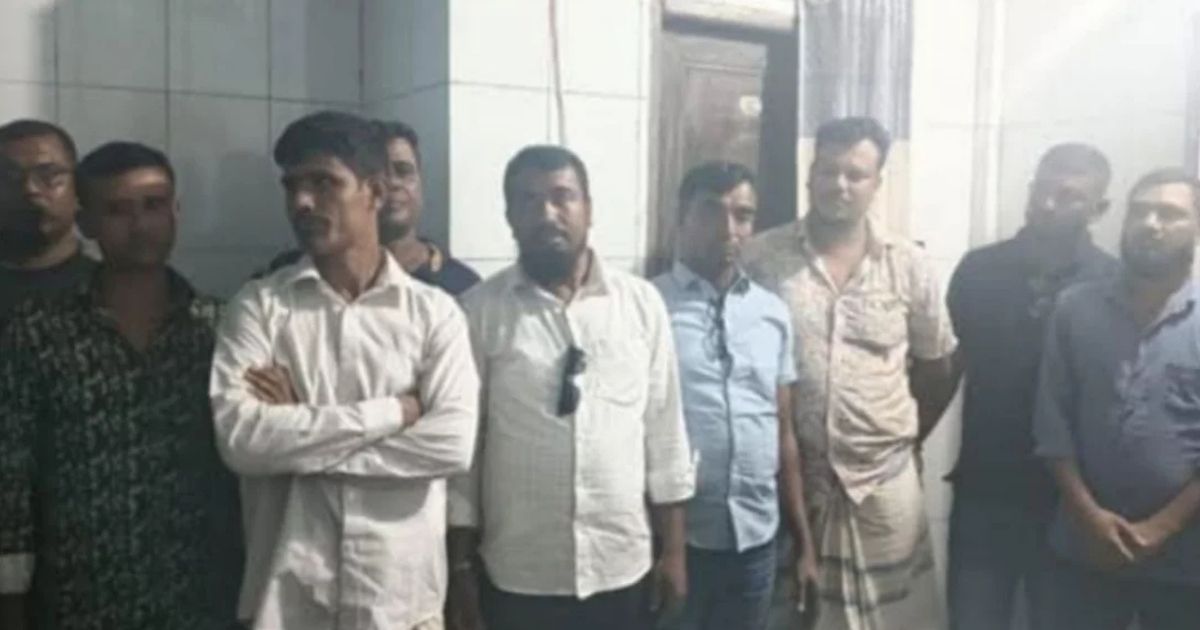 স্বেচ্ছাসেবক লীগ নেতার জুয়ার আসর থেকে বিএনপি নেতাসহ আটক ৯
