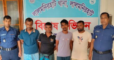 লালমনিরহাট জেলা পুলিশের বিশেষ অভিযানে ৫ জন মাদক ও ছিনতাইকারী গ্রেফতার
