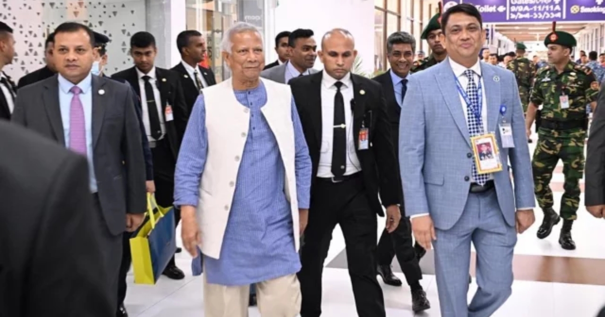 মালয়েশিয়া সফর শেষে দেশে ফিরছেন প্রধান উপদেষ্টা