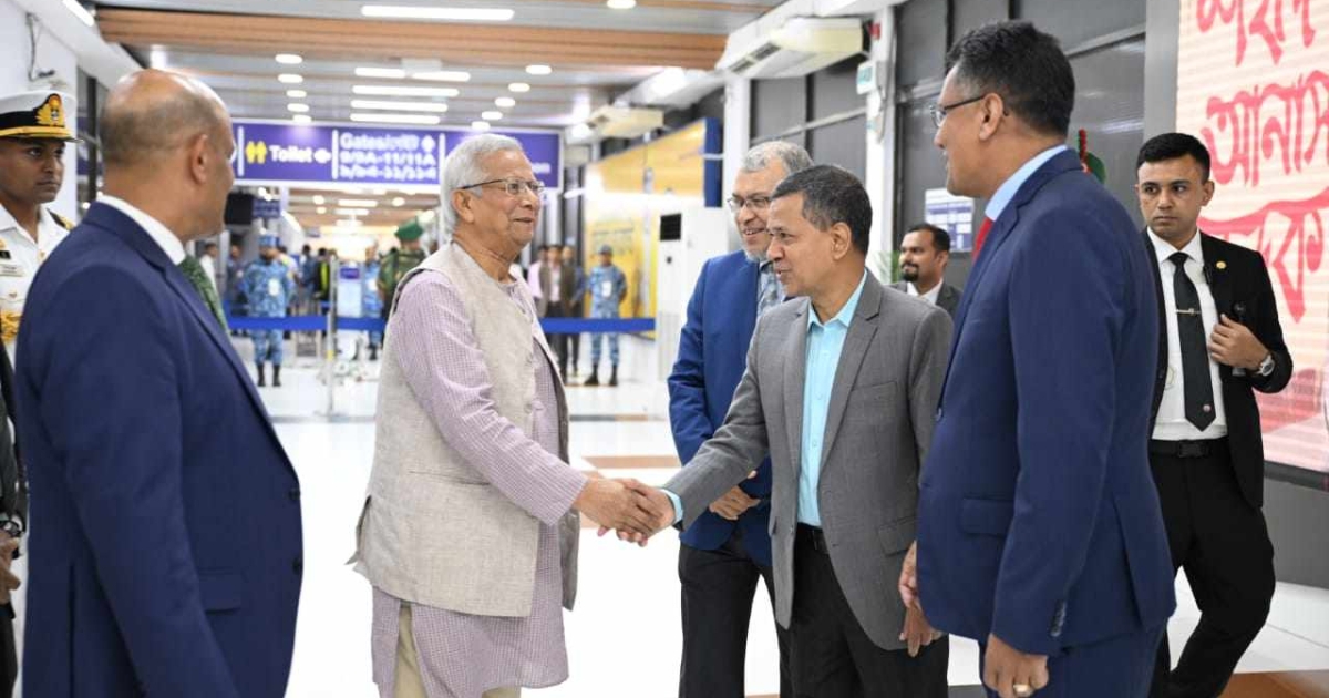 মালয়েশিয়া থেকে দেশে ফিরেছেন প্রধান উপদেষ্টা