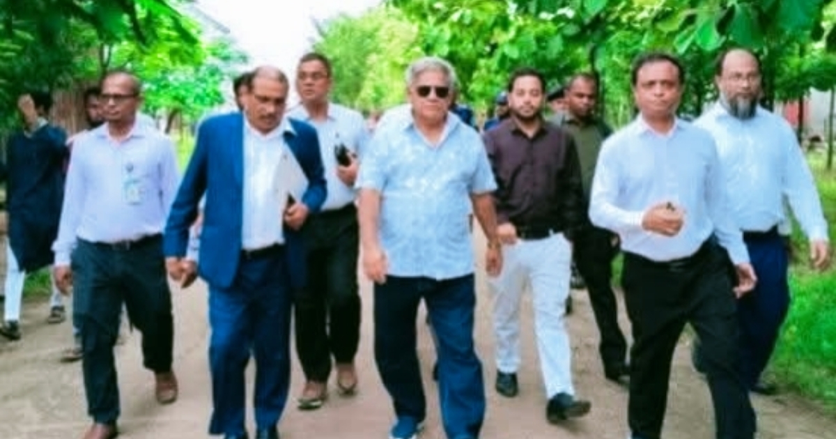 গজারিয়ায় দুই উপদেষ্টা থ্রি-এ্যাঙ্গেল শিপইয়ার্ড পরিদর্শন