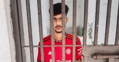 হটাও ইউনুস, বাঁচাও দেশ’ স্লোগান লিখে ছাত্রলীগের সাংগঠনিক সম্পাদক গ্রেপ্তার