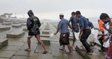 বঙ্গোপসাগরে ট্রলারডুবিতে নিখোঁজ জেলের মরদেহ উদ্ধার
