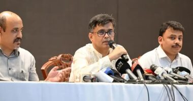 দেশের বাইরে আ.লীগ কী করছে, নজর রাখছে সরকার : প্রেস সচিব