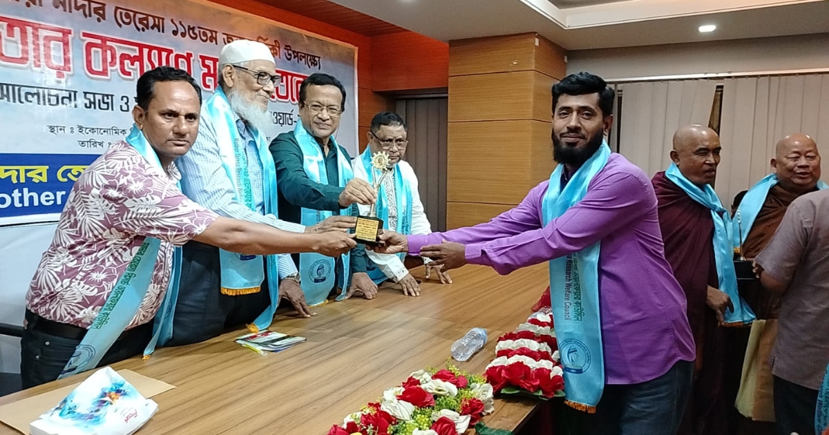 তথ্যপ্রযুক্তি খাতে বিশেষ অবদানে মাদার তেরেসা গোল্ডেন অ্যাওয়ার্ডে ভূষিত সাংবাদিক মোস্তফা খান