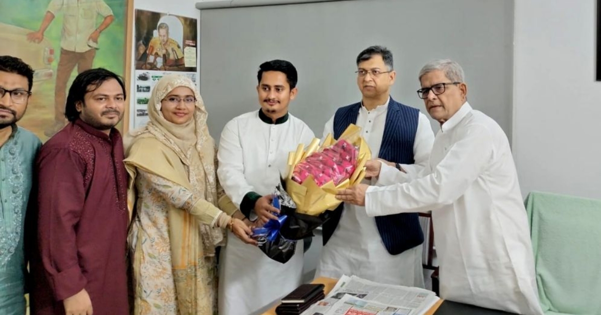 বিএনপির প্রতিষ্ঠাবার্ষিকীতে এনসিপির ফুলেল শুভেচ্ছা